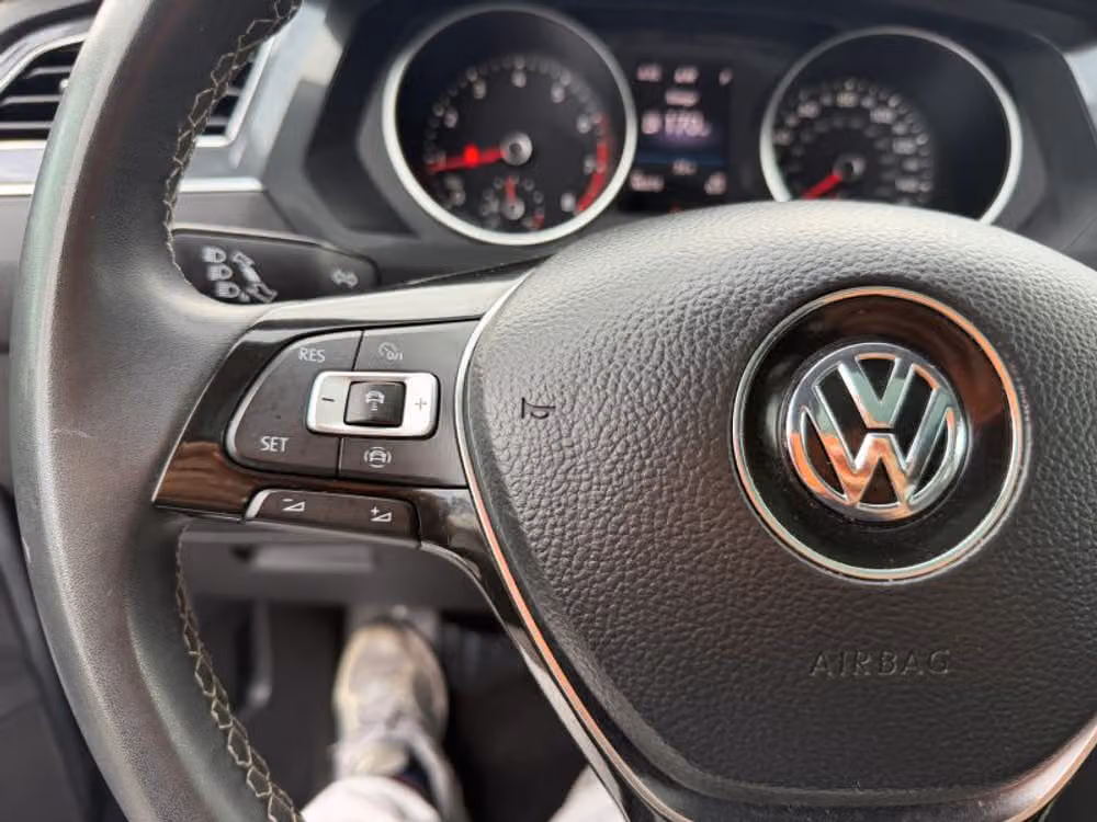 2021 Volkswagen Tiguan SE Image 43