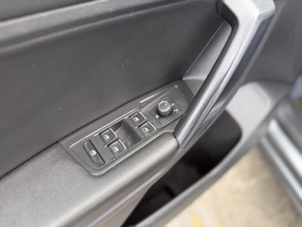 2021 Volkswagen Tiguan SE Image 31