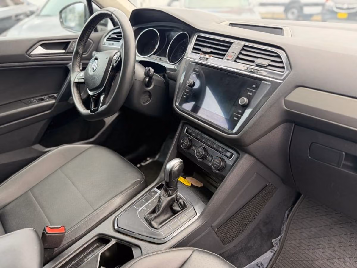 2021 Volkswagen Tiguan SE Image 11