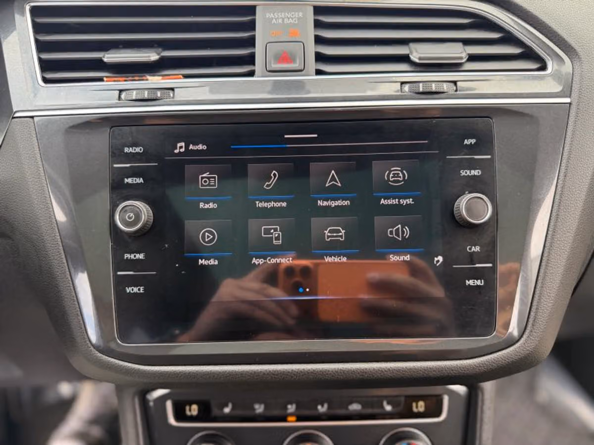 2021 Volkswagen Tiguan SE Image 39