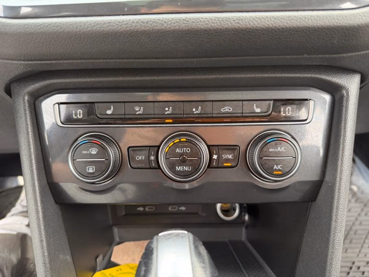 2021 Volkswagen Tiguan SE Image 38