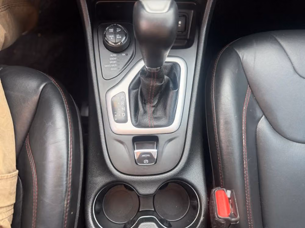 2015 Jeep Cherokee Trailhawk Image 34