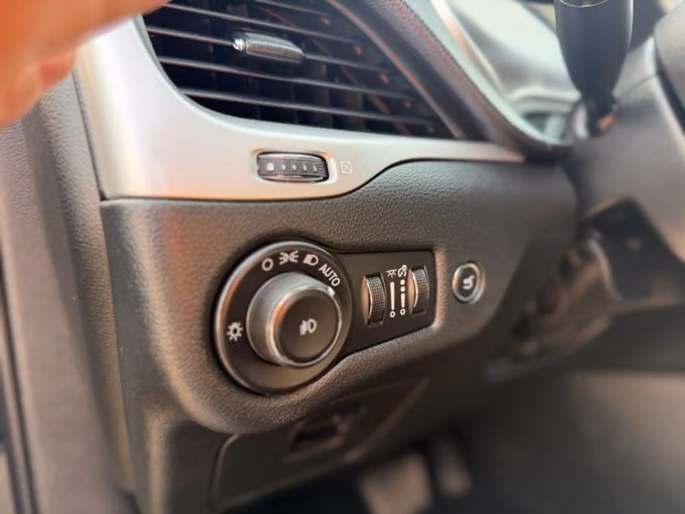 2015 Jeep Cherokee Trailhawk Image 28