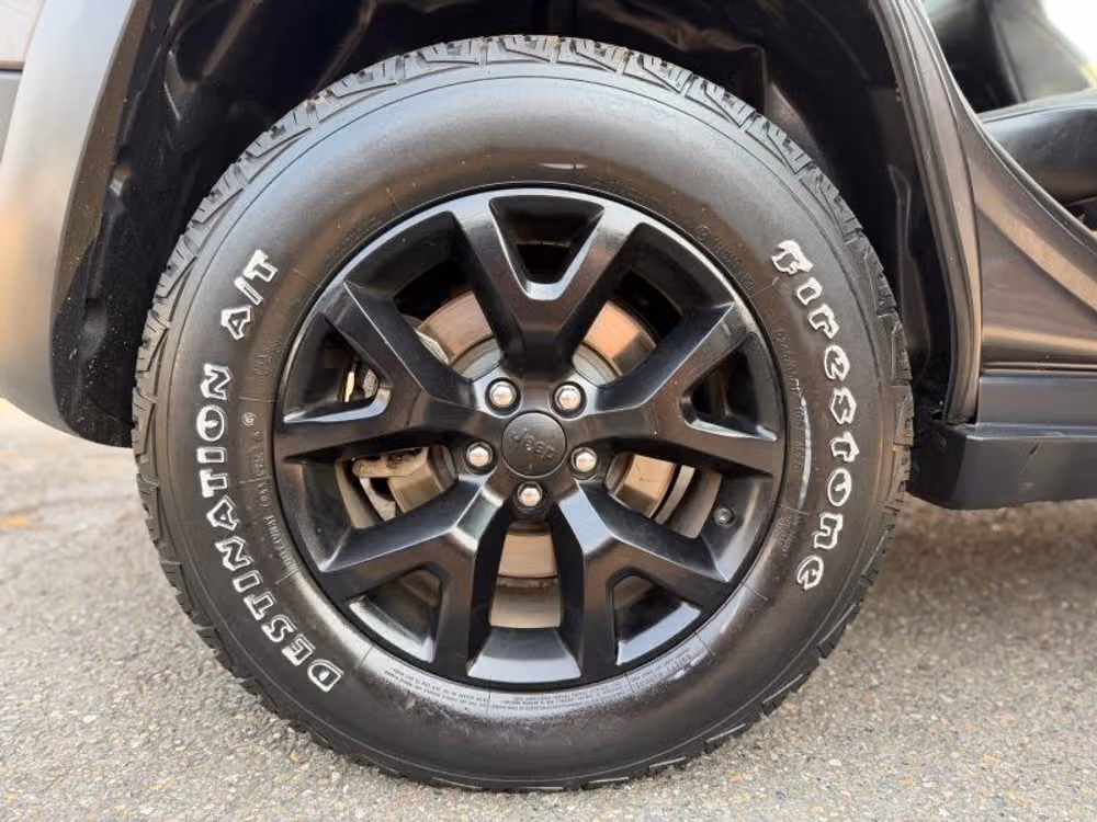 2015 Jeep Cherokee Trailhawk Image 17