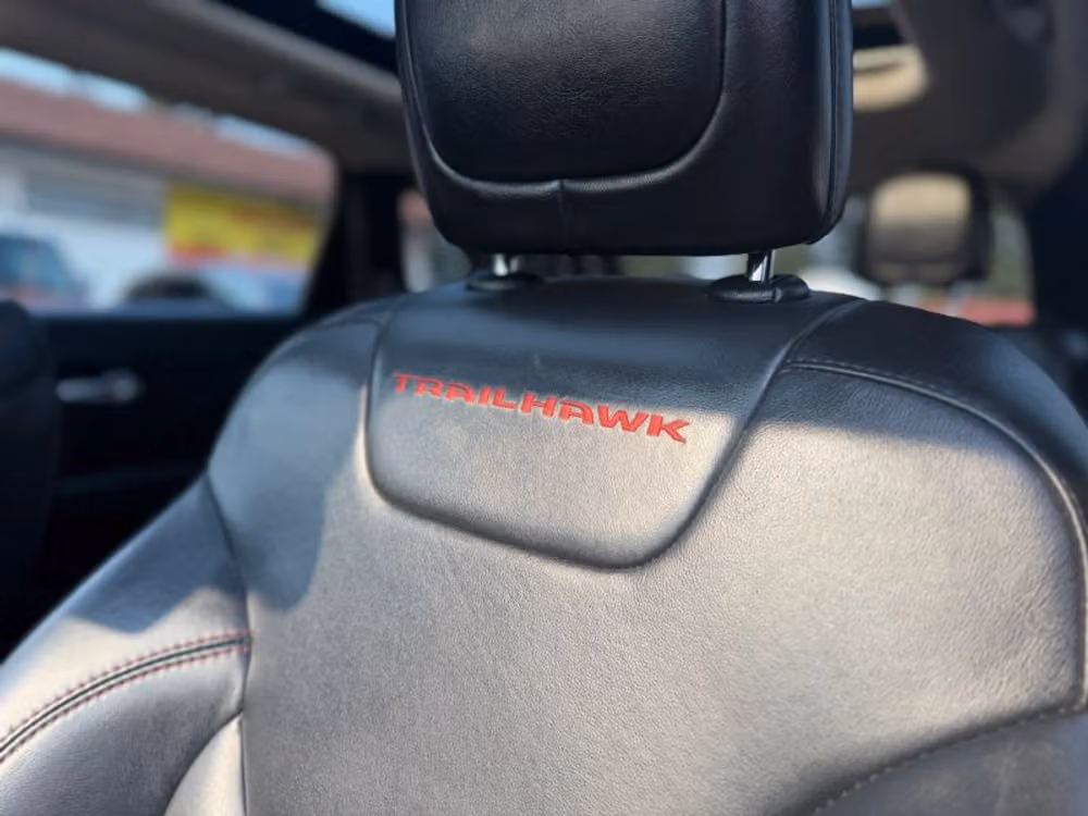 2015 Jeep Cherokee Trailhawk Image 31
