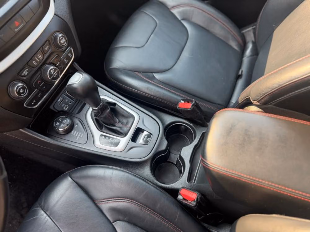 2015 Jeep Cherokee Trailhawk Image 32