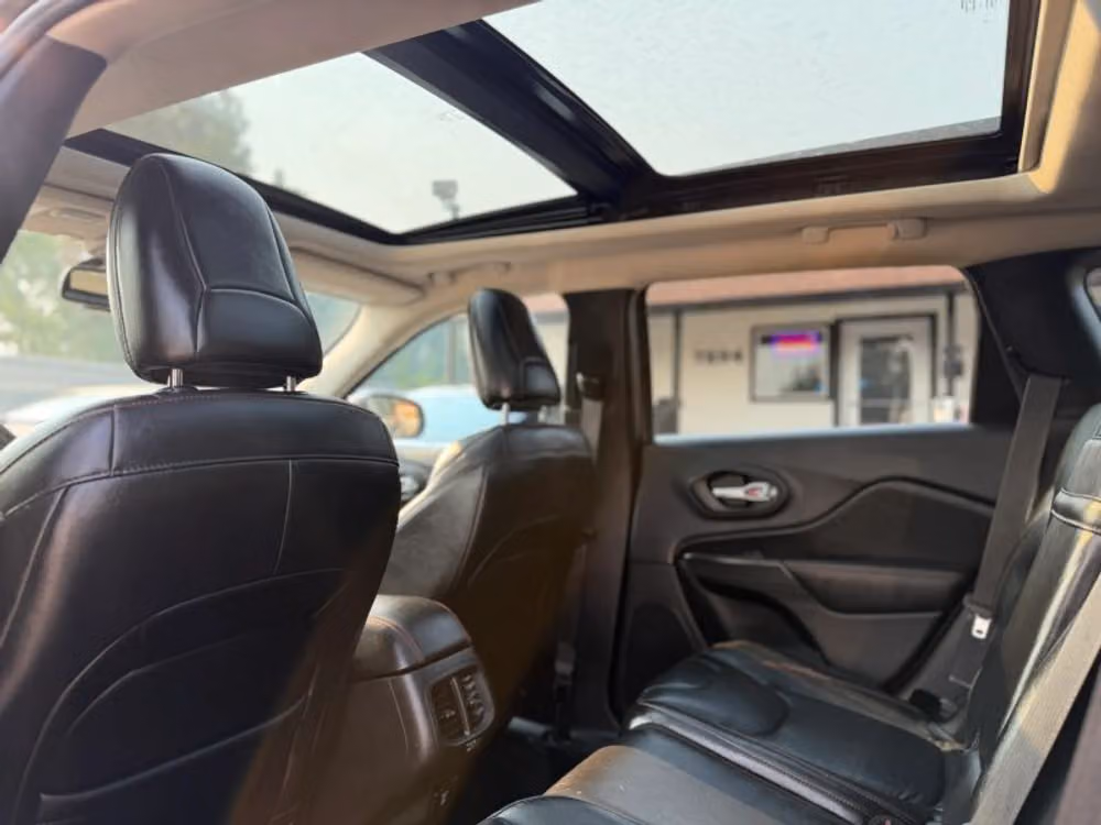 2015 Jeep Cherokee Trailhawk Image 24