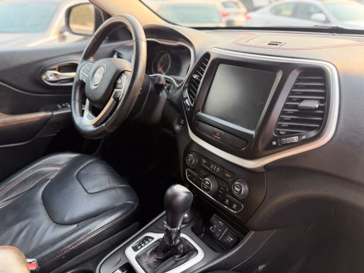 2015 Jeep Cherokee Trailhawk Image 9