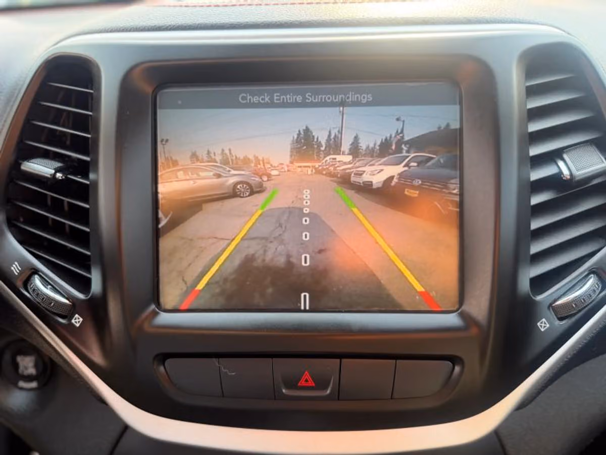 2015 Jeep Cherokee Trailhawk Image 38