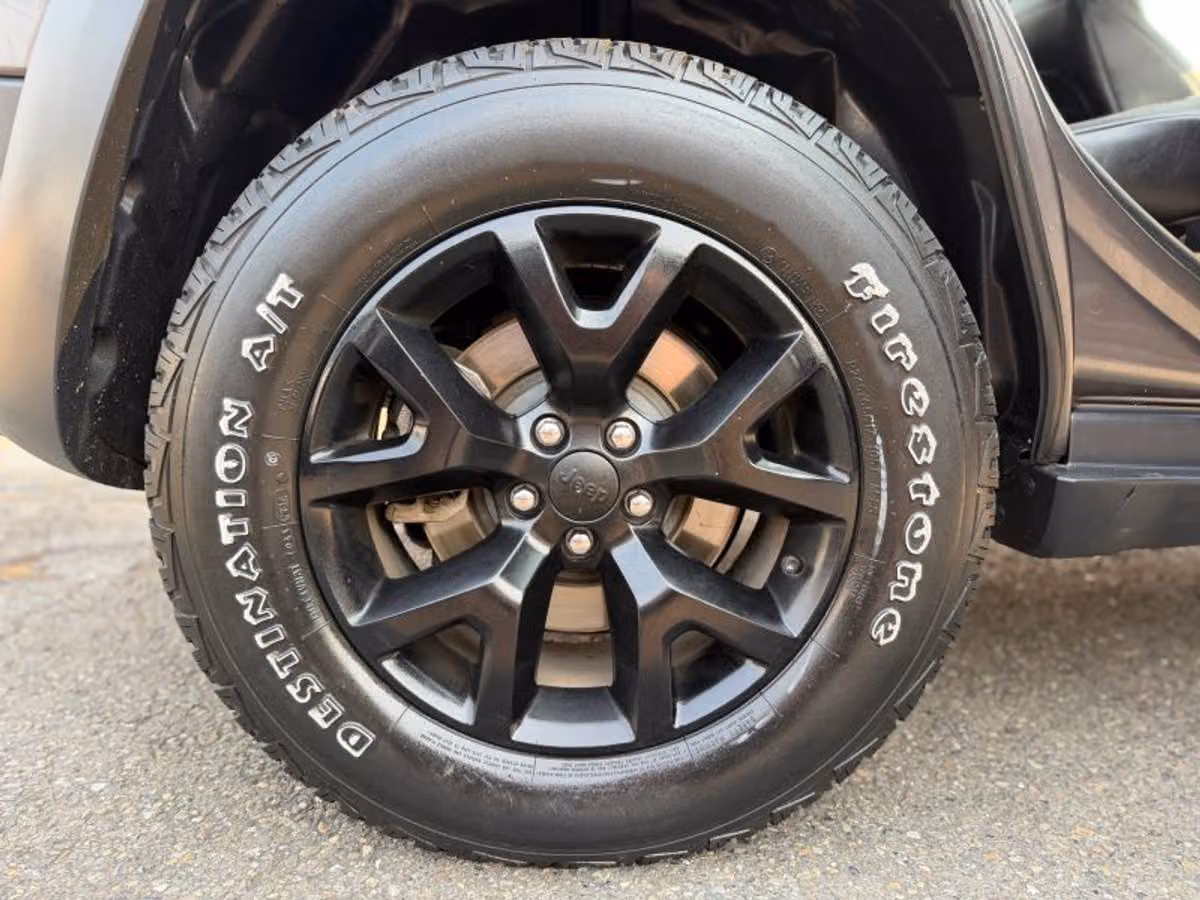 2015 Jeep Cherokee Trailhawk Image 17