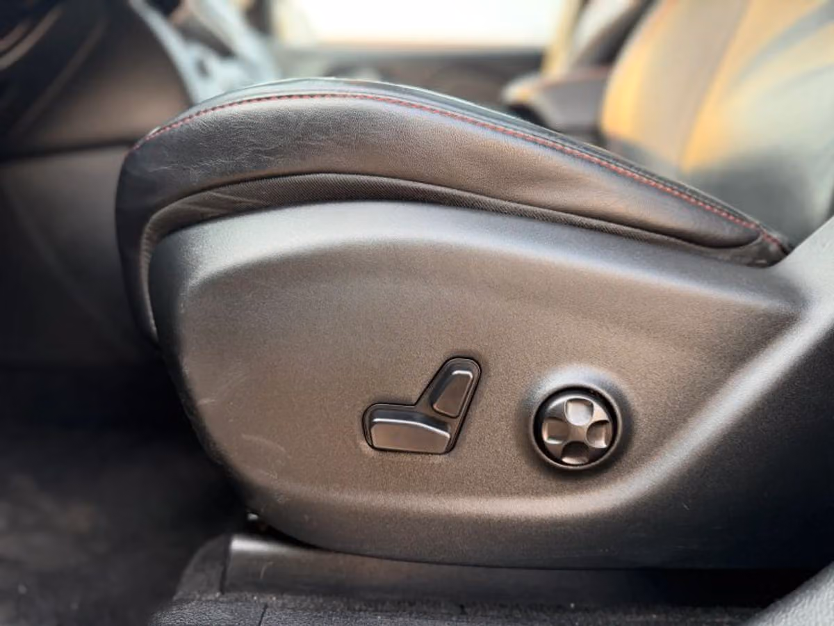 2015 Jeep Cherokee Trailhawk Image 29