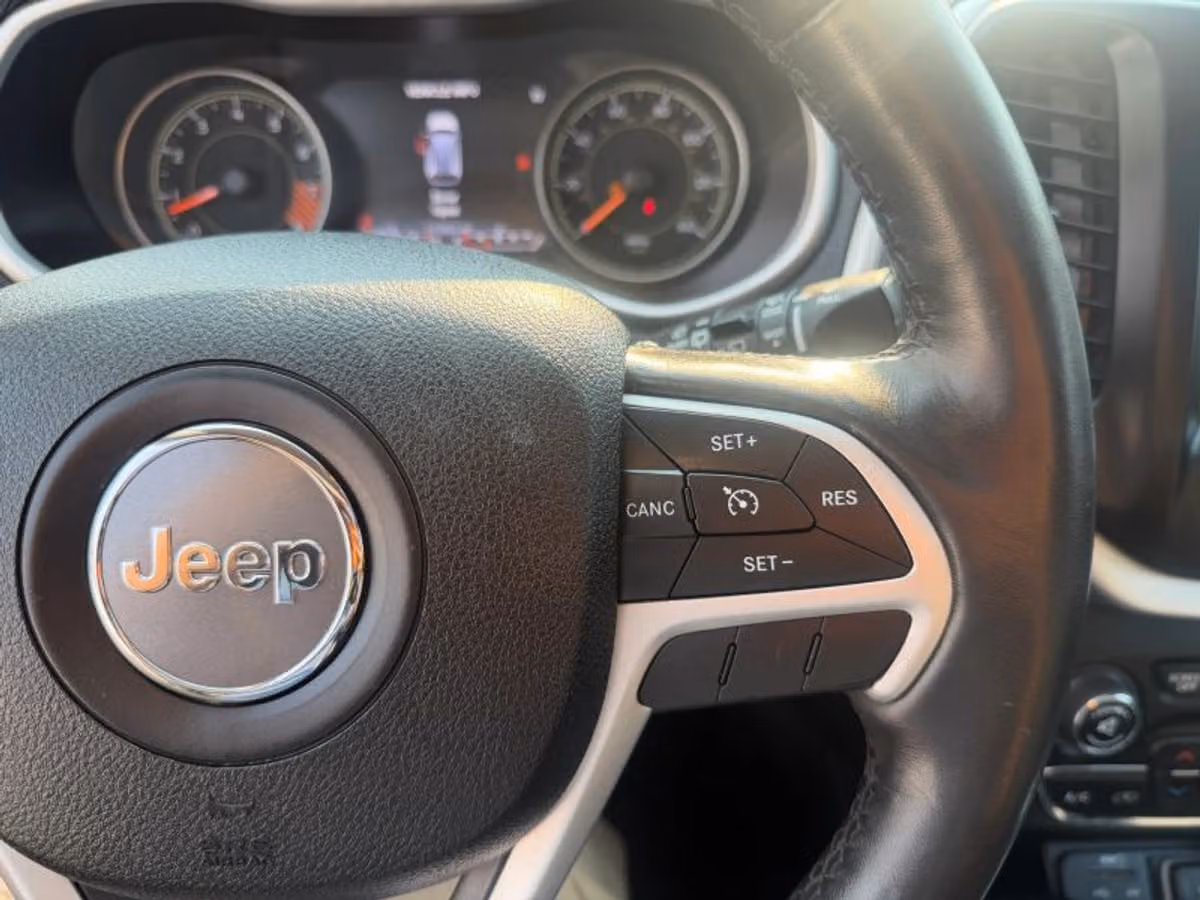 2015 Jeep Cherokee Trailhawk Image 40