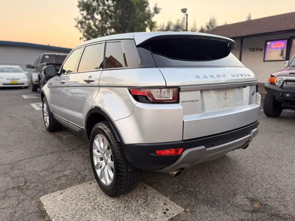 2018 Land Rover Range Rover Evoque SE Image 3