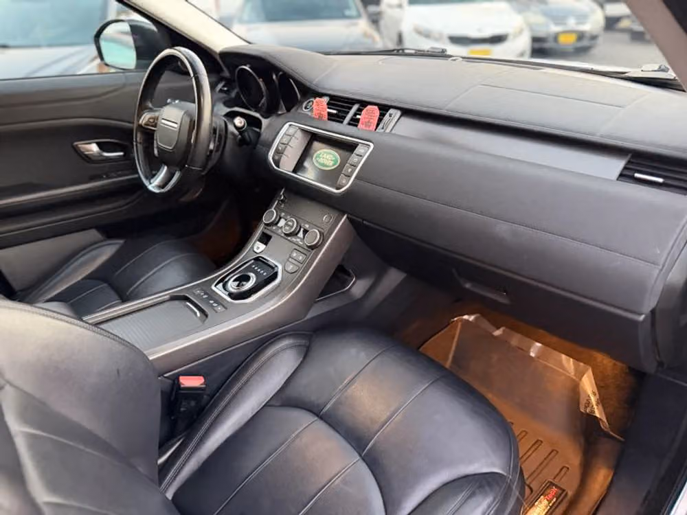 2018 Land Rover Range Rover Evoque SE Image 12