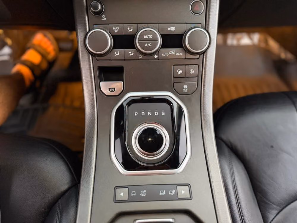 2018 Land Rover Range Rover Evoque SE Image 32
