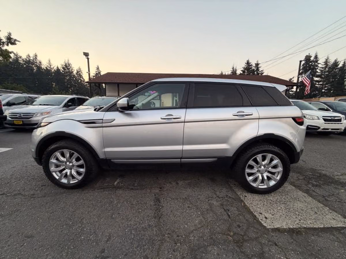 2018 Land Rover Range Rover Evoque SE Image 2