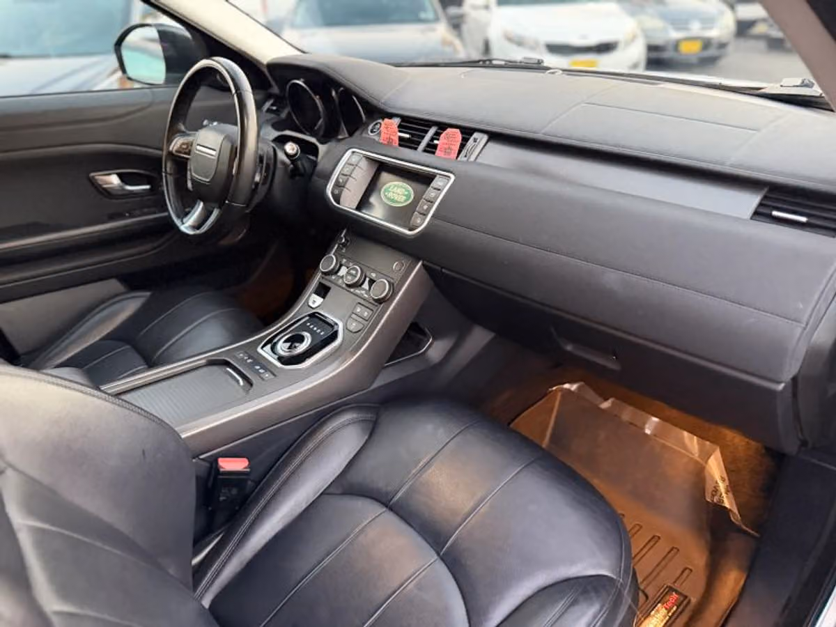 2018 Land Rover Range Rover Evoque SE Image 12