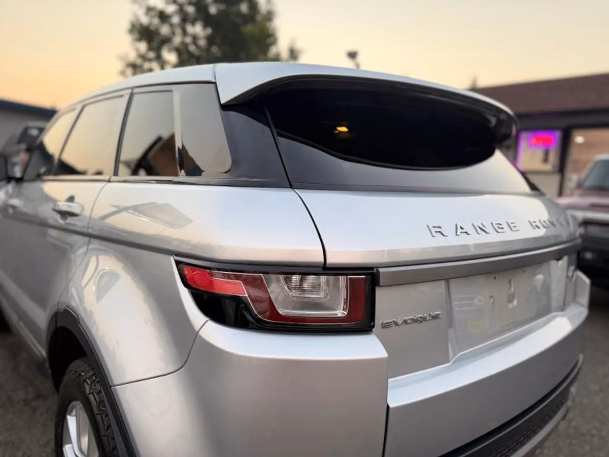 2018 Land Rover Range Rover Evoque SE Image 23