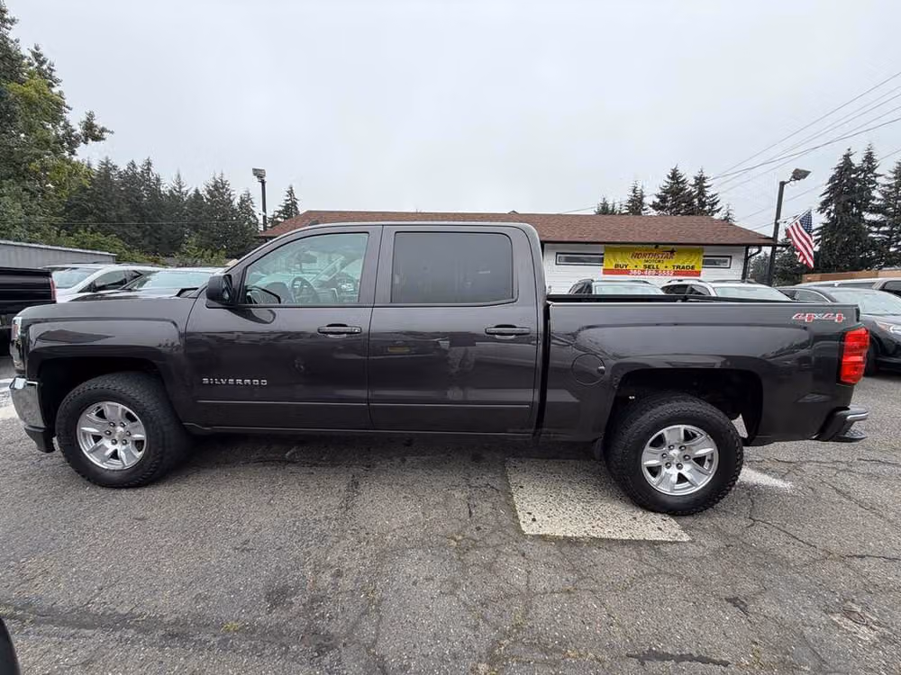 2016 Chevrolet Silverado 1500 LT Crew Cab Image 2