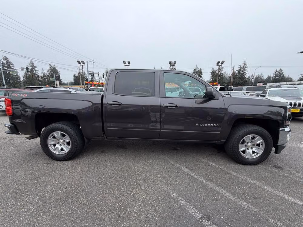 2016 Chevrolet Silverado 1500 LT Crew Cab Image 6