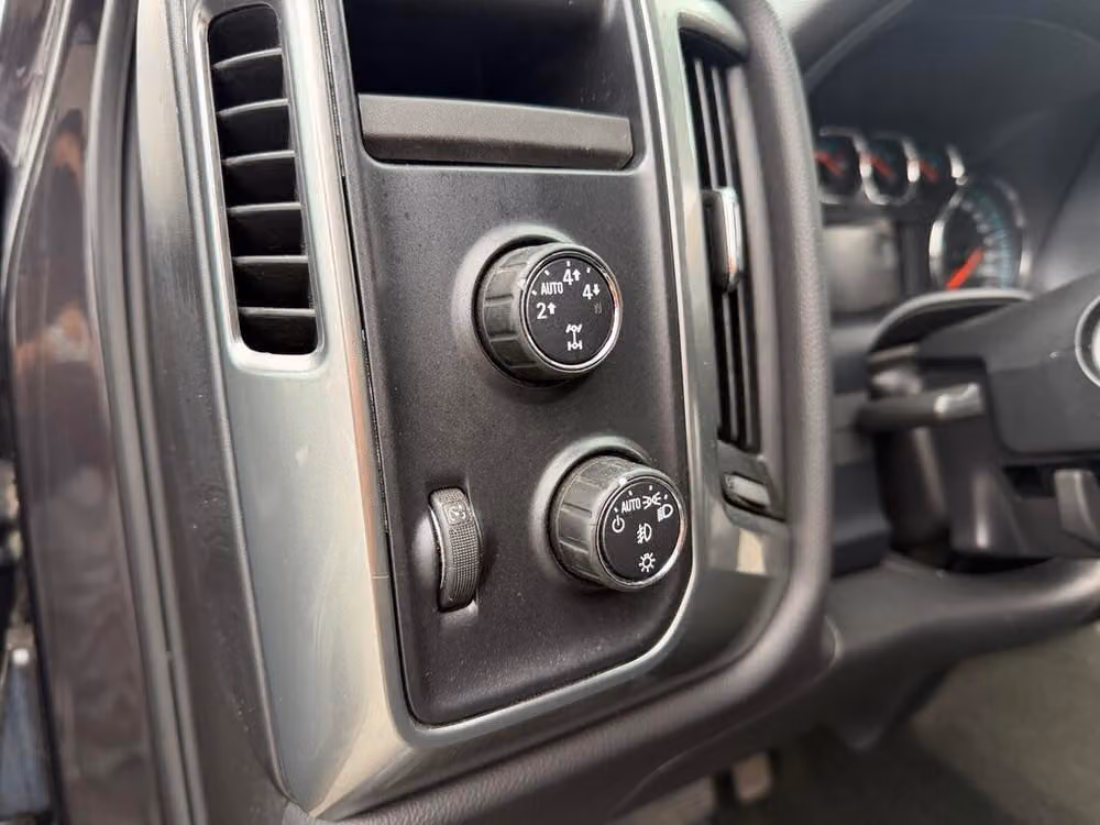 2016 Chevrolet Silverado 1500 LT Crew Cab Image 35