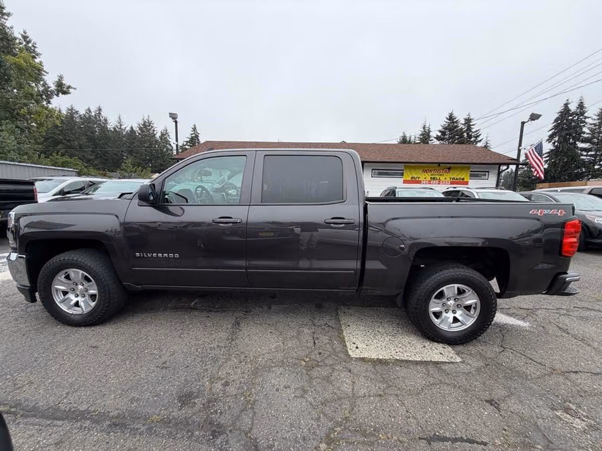 2016 Chevrolet Silverado 1500 LT Crew Cab Image 2