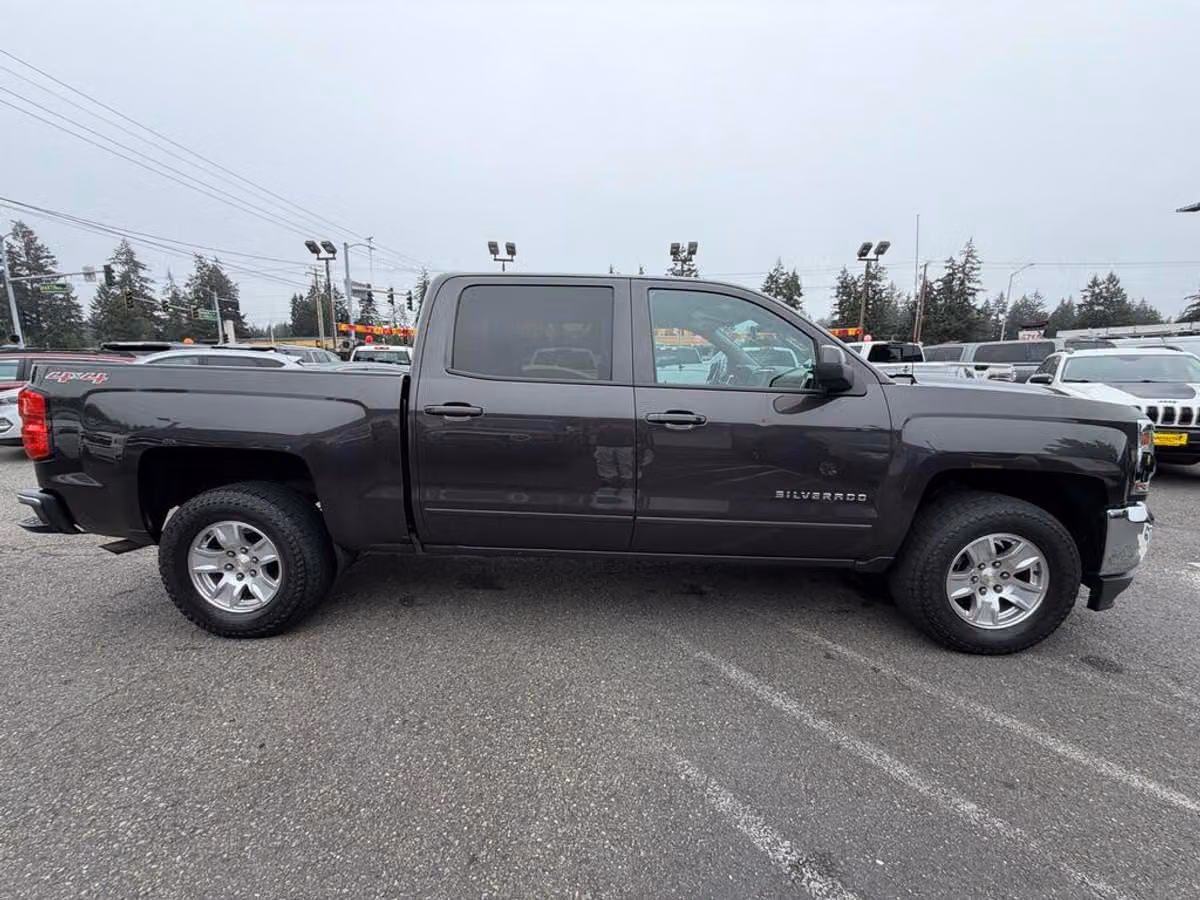2016 Chevrolet Silverado 1500 LT Crew Cab Image 6