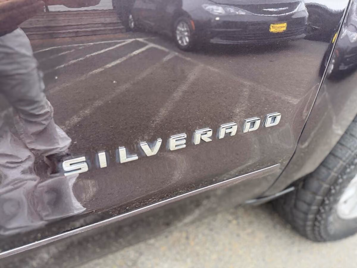 2016 Chevrolet Silverado 1500 LT Crew Cab Image 11