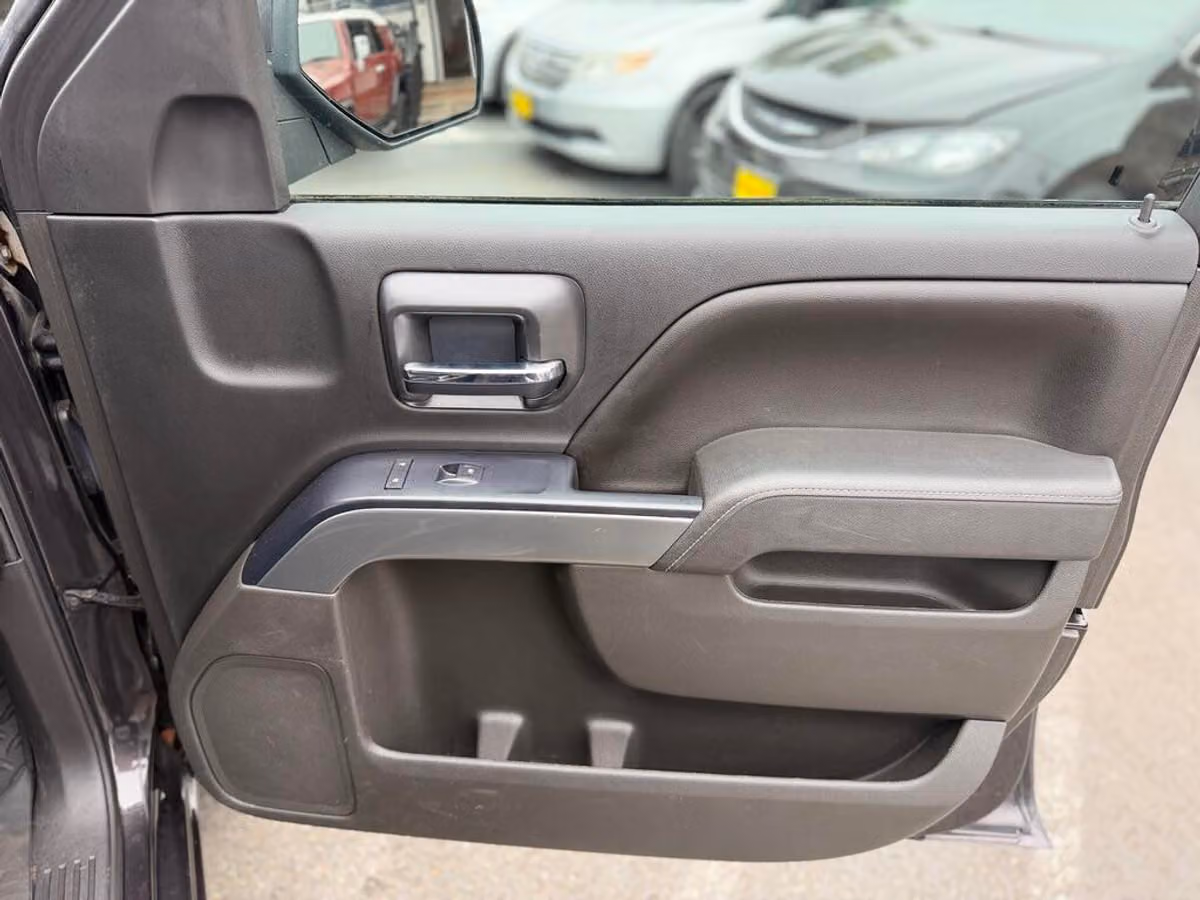 2016 Chevrolet Silverado 1500 LT Crew Cab Image 16