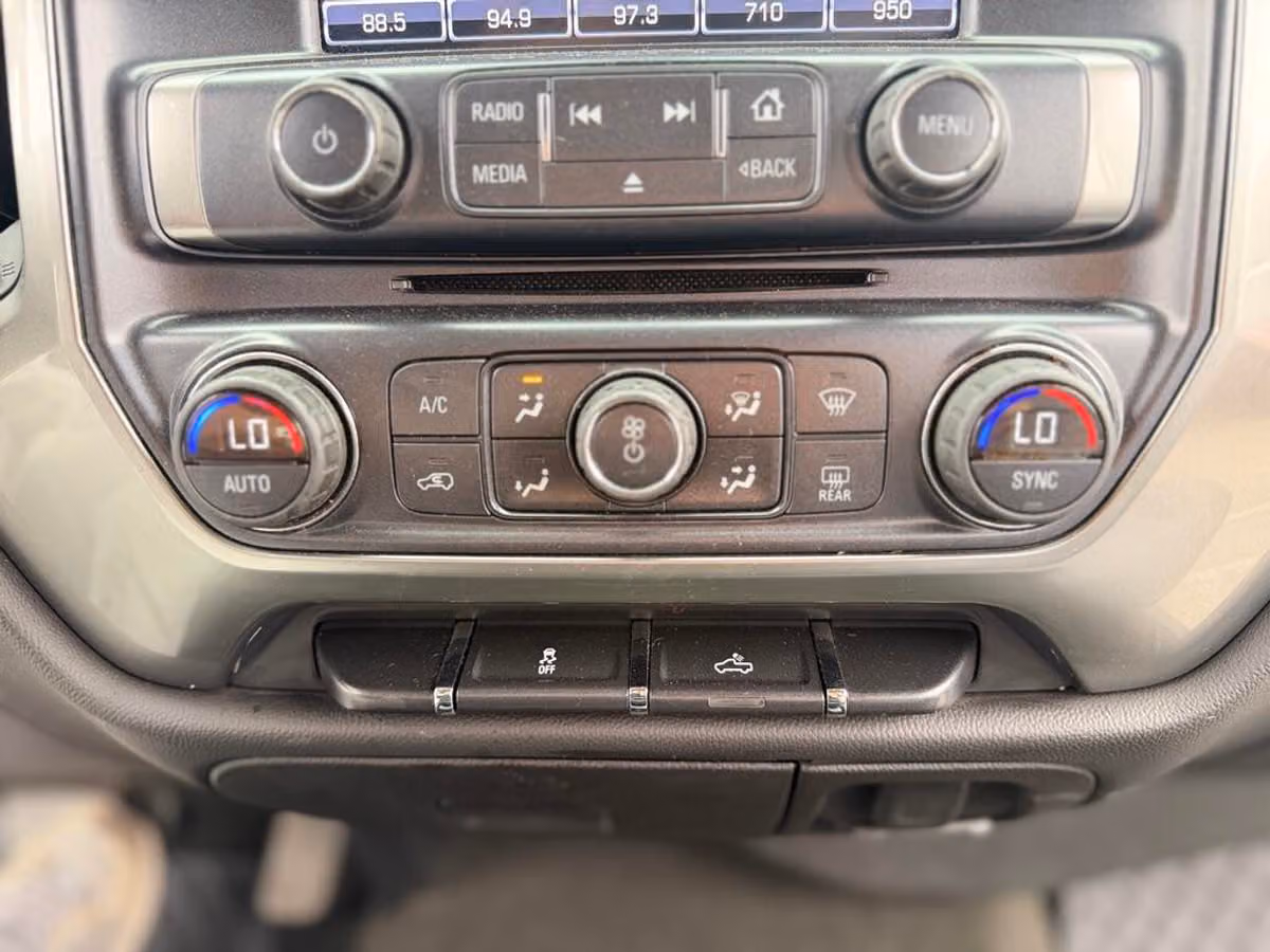 2016 Chevrolet Silverado 1500 LT Crew Cab Image 40
