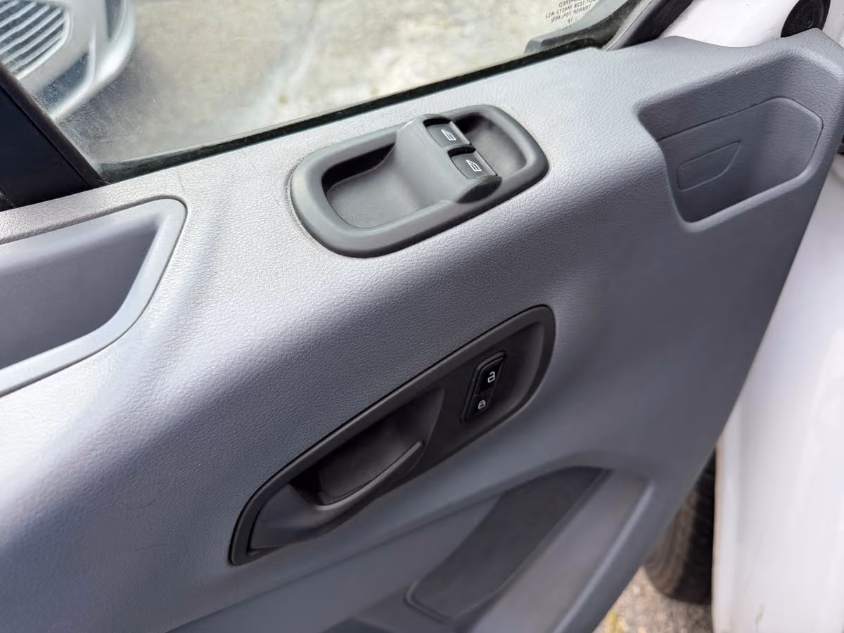 2018 Ford Transit 250 Cargo Image 27