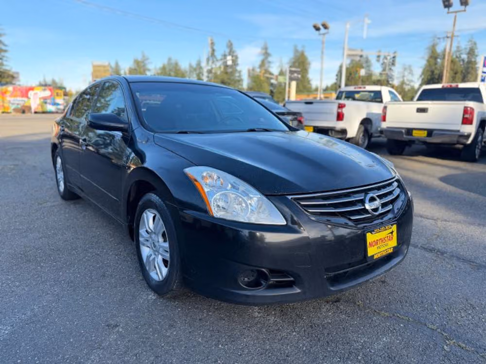 2010 Nissan Altima 2.5 S Sedan 4D Image 7