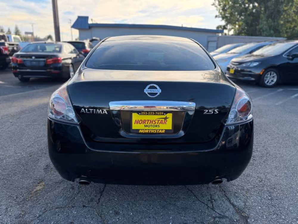 2010 Nissan Altima 2.5 S Sedan 4D Image 4