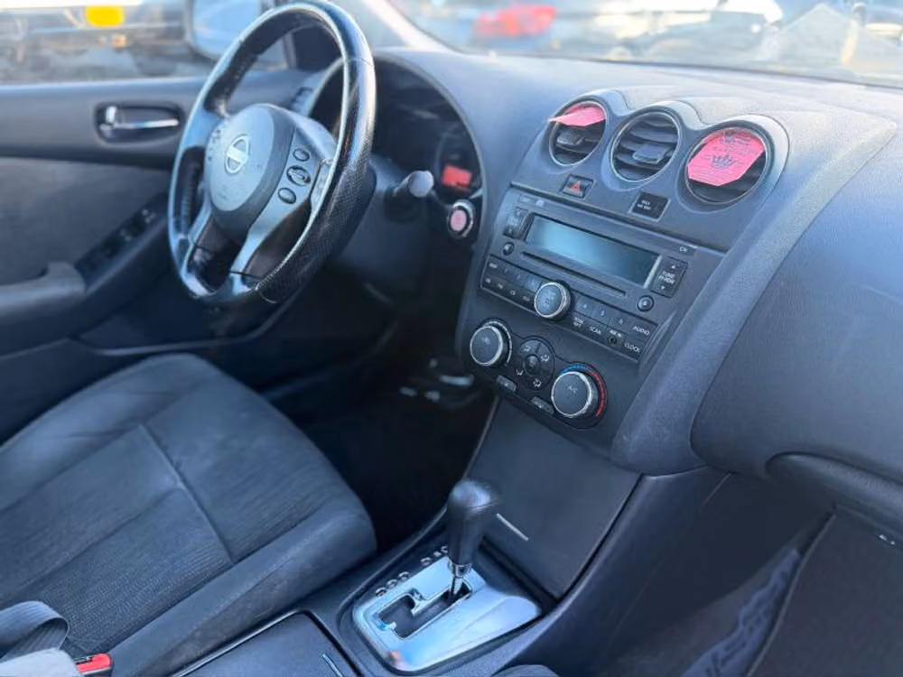 2010 Nissan Altima 2.5 S Sedan 4D Image 9