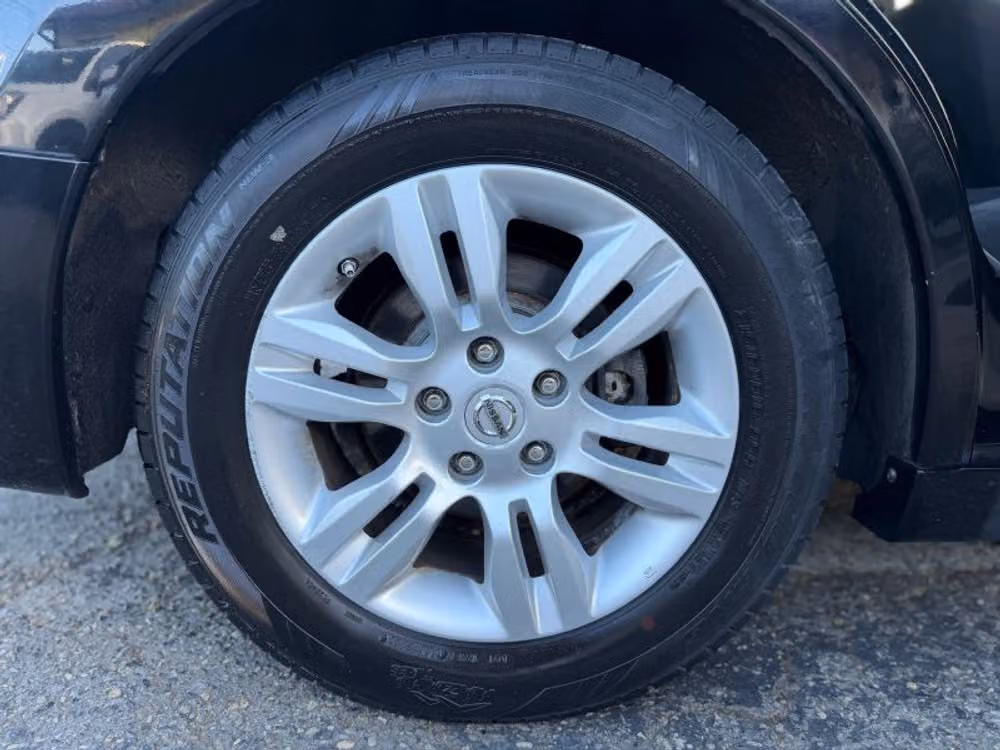 2010 Nissan Altima 2.5 S Sedan 4D Image 16