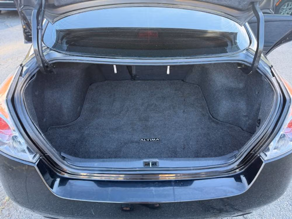 2010 Nissan Altima 2.5 S Sedan 4D Image 17