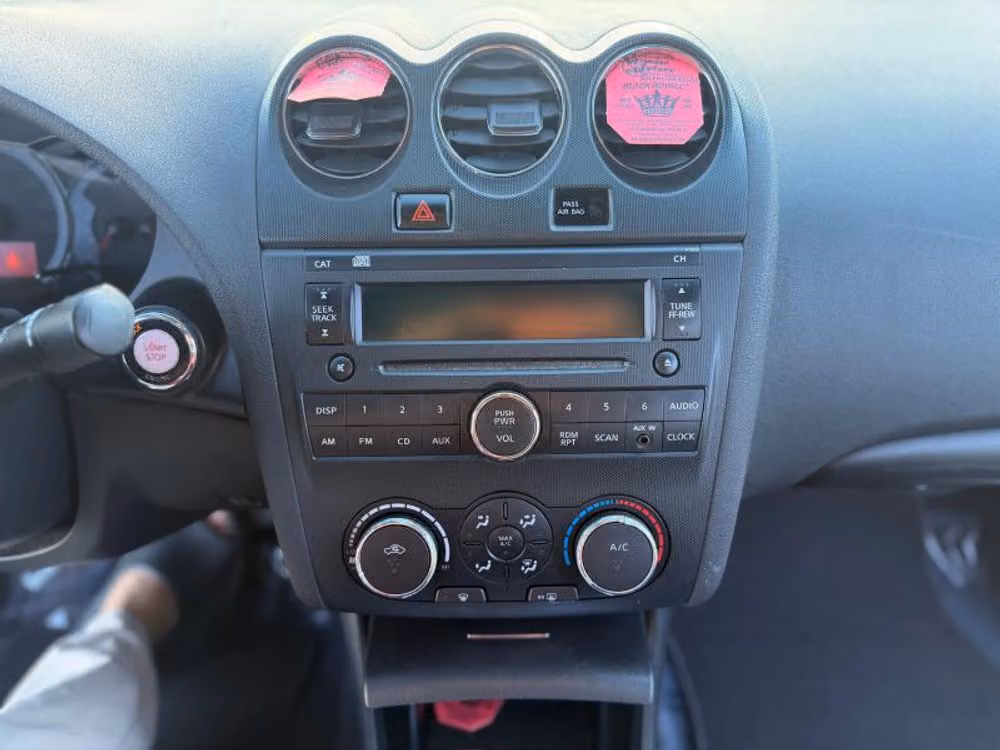 2010 Nissan Altima 2.5 S Sedan 4D Image 30
