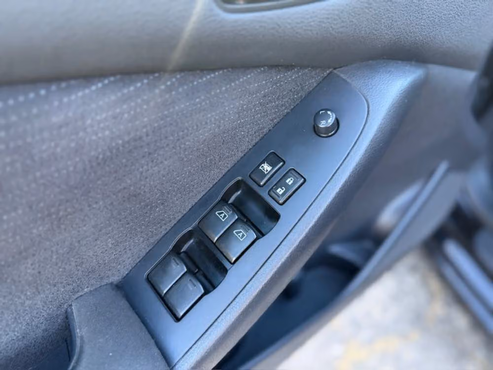 2010 Nissan Altima 2.5 S Sedan 4D Image 23