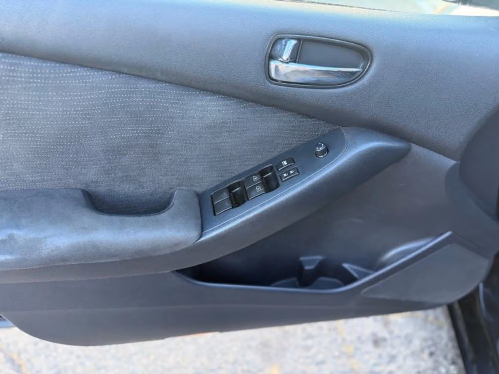 2010 Nissan Altima 2.5 S Sedan 4D Image 22