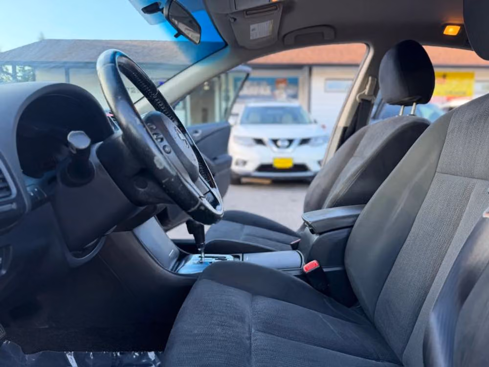 2010 Nissan Altima 2.5 S Sedan 4D Image 27