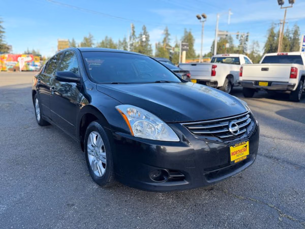 2010 Nissan Altima 2.5 S Sedan 4D Image 7