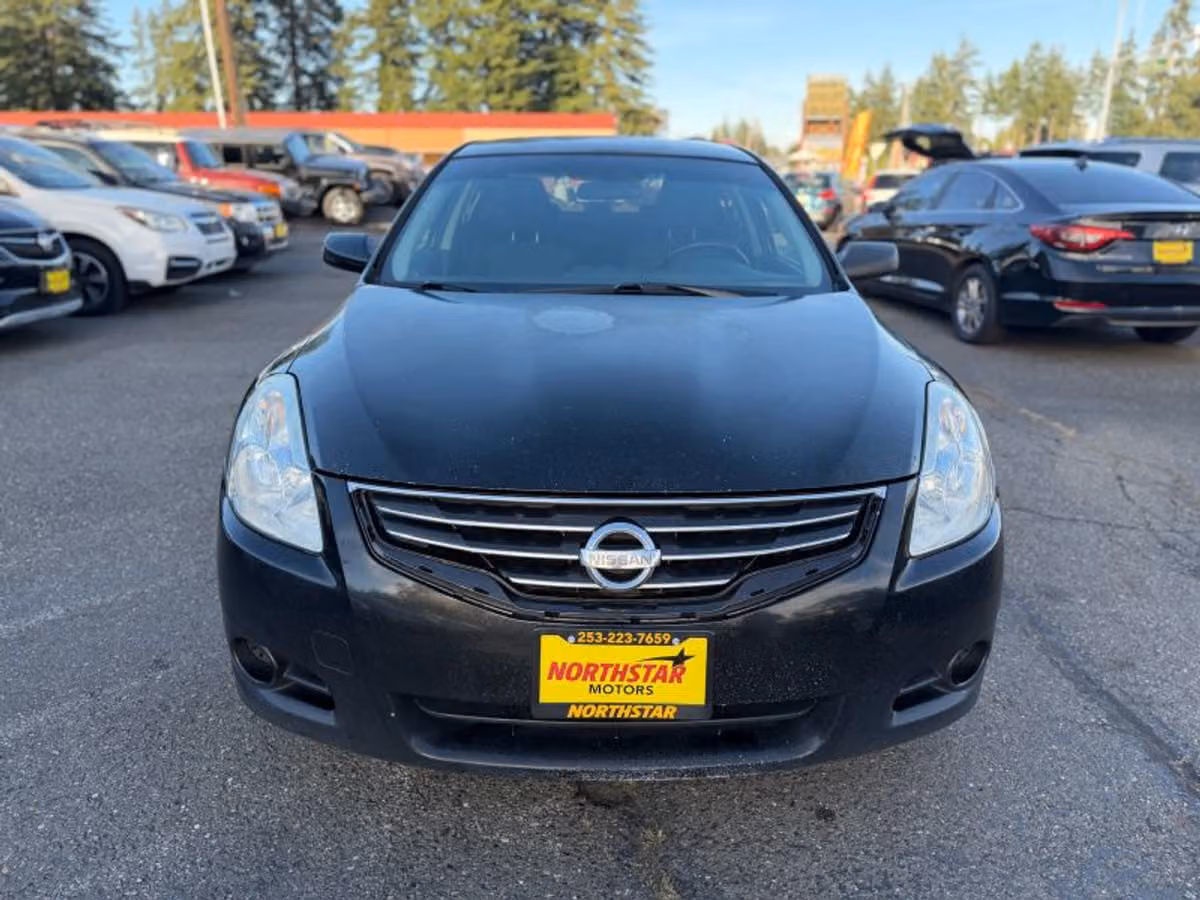 2010 Nissan Altima 2.5 S Sedan 4D Image 8
