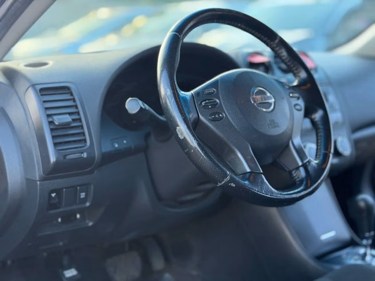 2010 Nissan Altima 2.5 S Sedan 4D Image 26