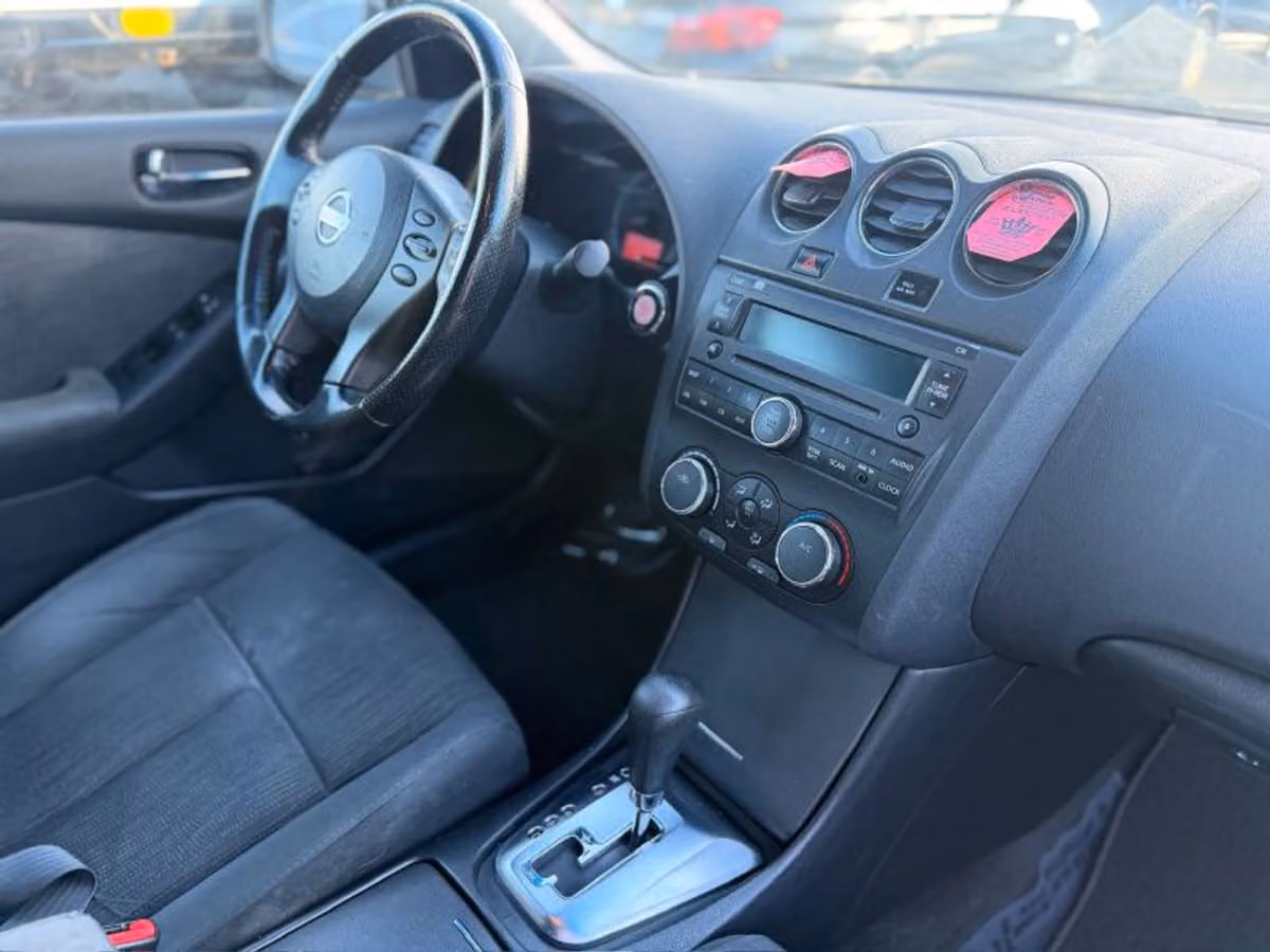 2010 Nissan Altima 2.5 S Sedan 4D Image 9