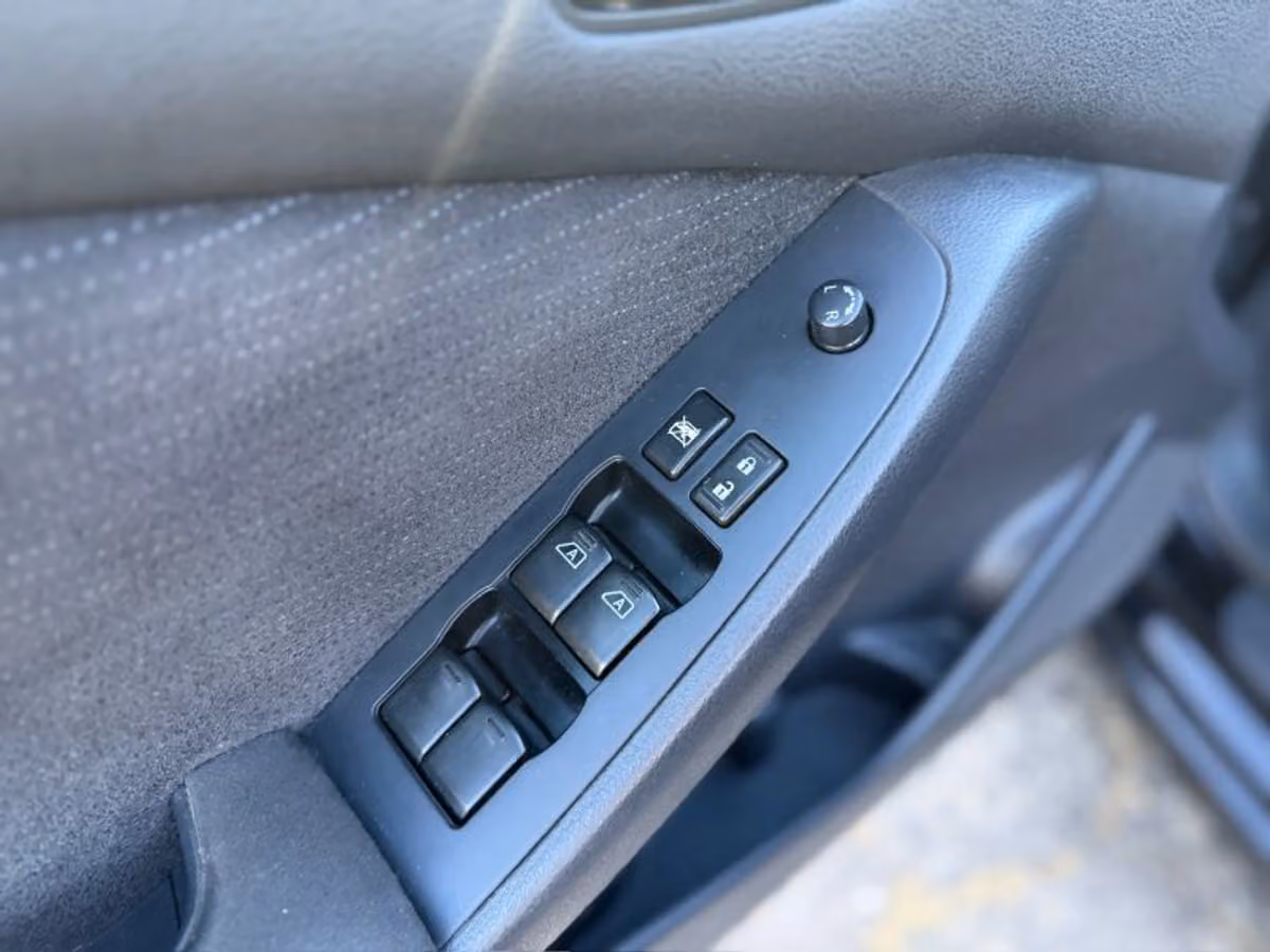 2010 Nissan Altima 2.5 S Sedan 4D Image 23