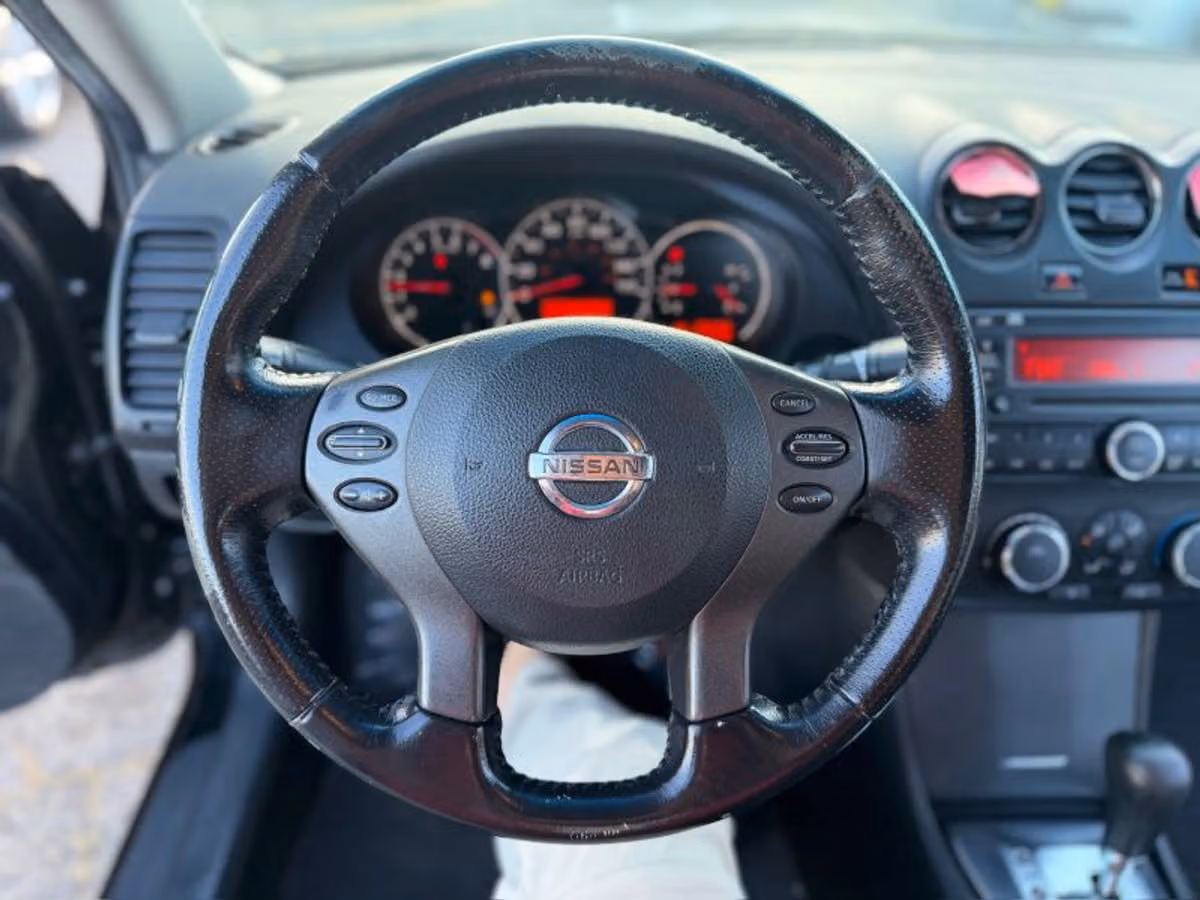 2010 Nissan Altima 2.5 S Sedan 4D Image 31