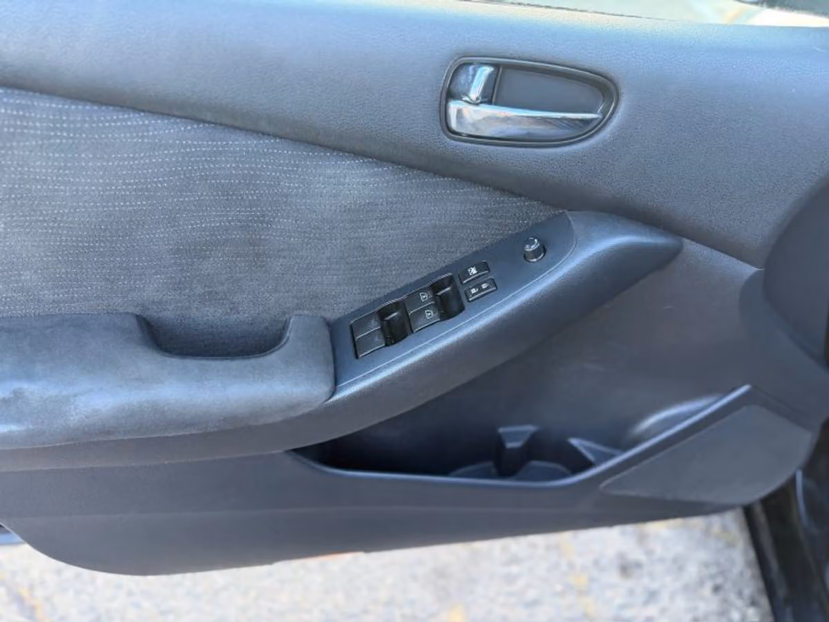 2010 Nissan Altima 2.5 S Sedan 4D Image 22