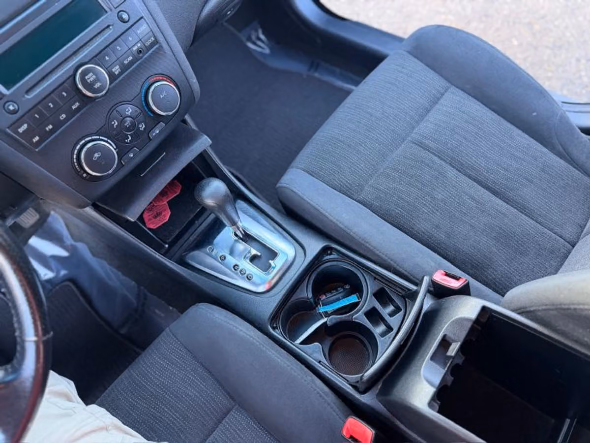 2010 Nissan Altima 2.5 S Sedan 4D Image 29