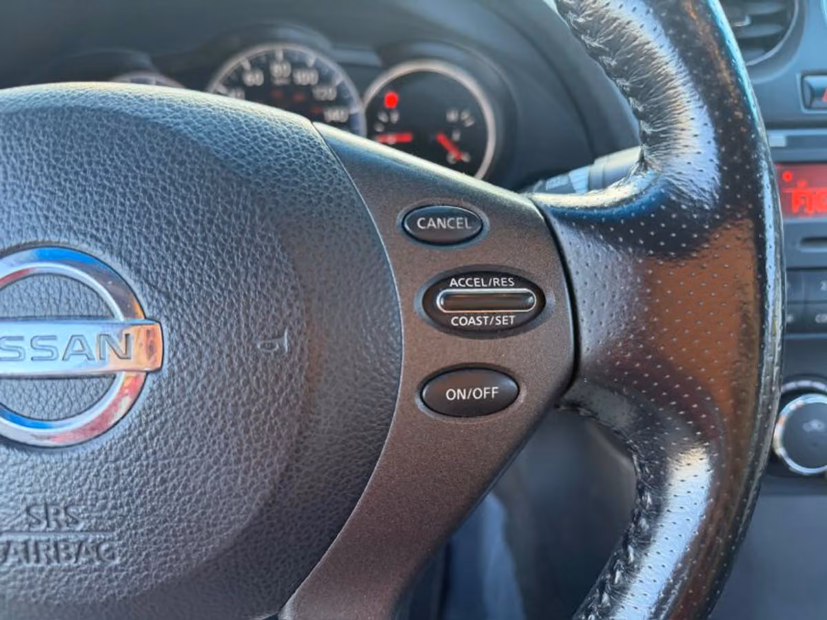 2010 Nissan Altima 2.5 S Sedan 4D Image 32