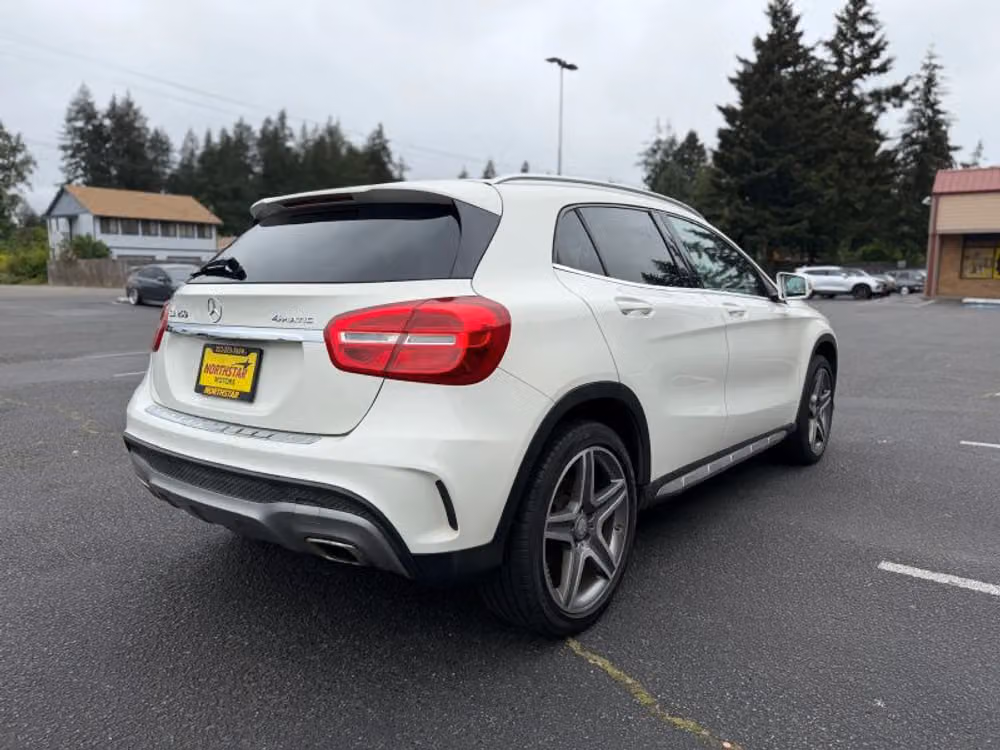 2015 Mercedes-Benz GLA GLA 250 4MATIC Lower Image 3